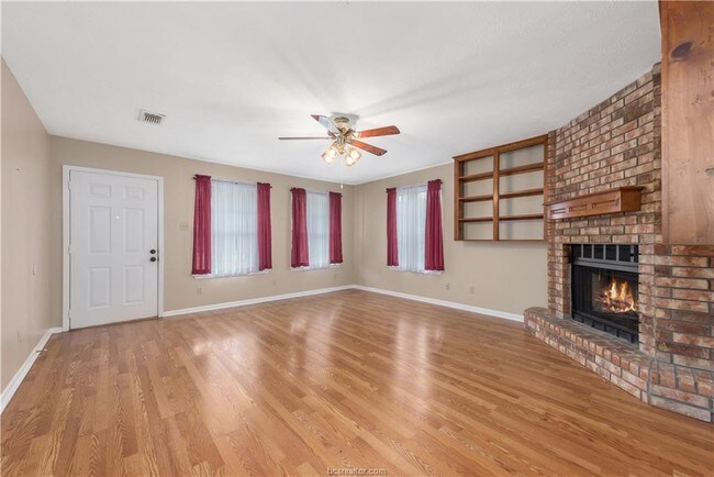 Building Photo - 4304 Green Valley Dr