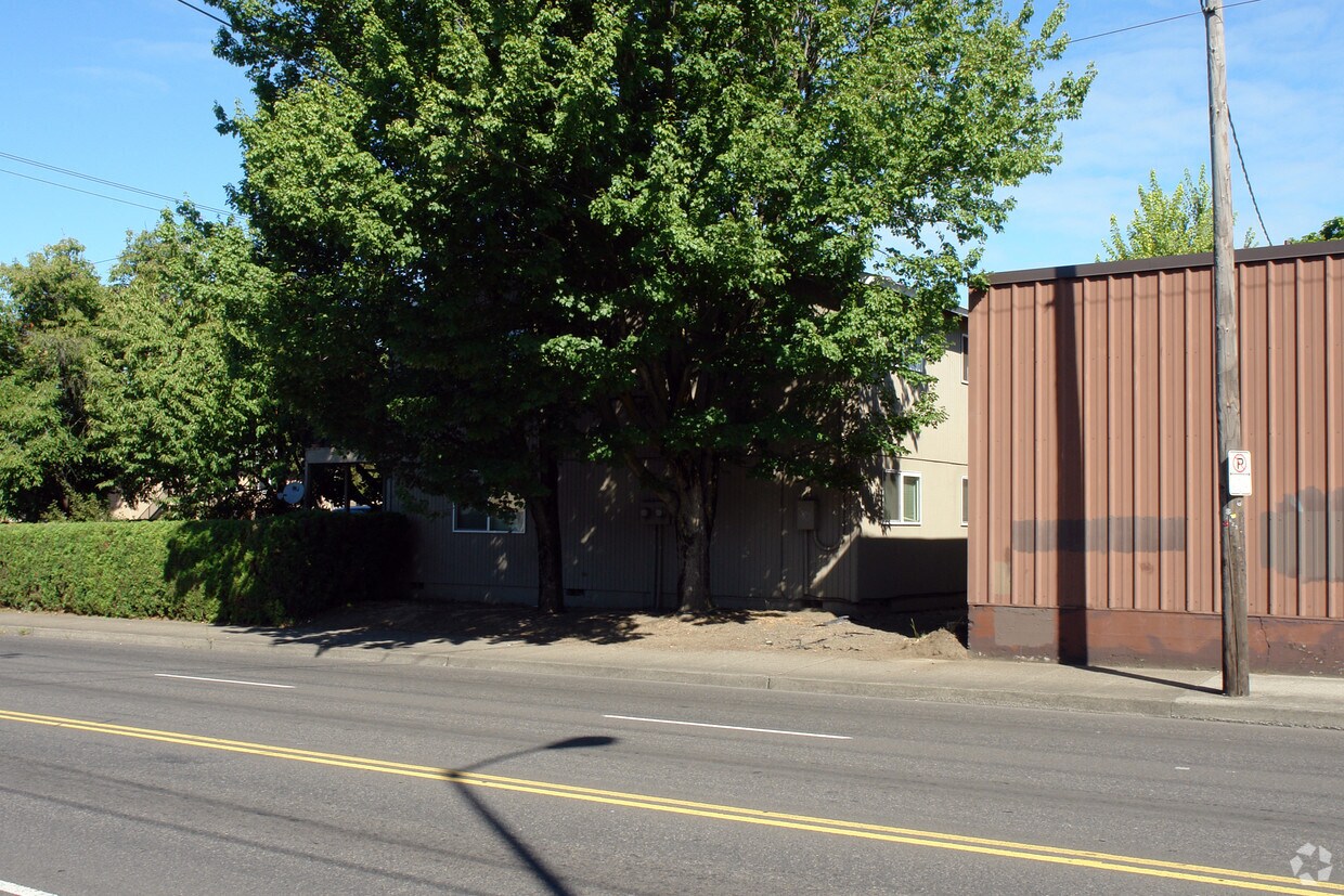 Building Photo - C & N Court Apartments