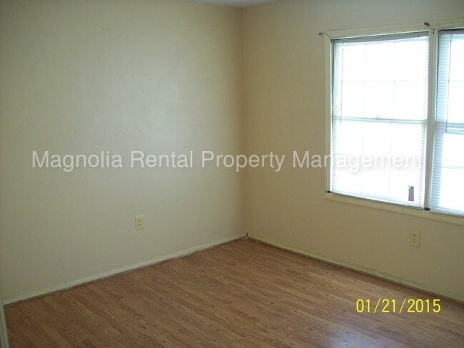 Building Photo - 2 BR CONDO 6526 WHITE HORSE RD 1-F