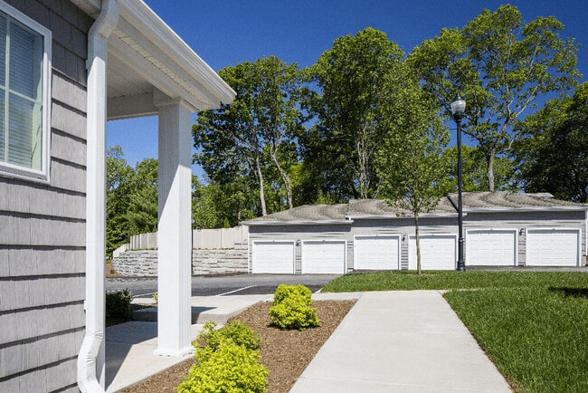 Building Photo - Merion Stratford Apartment Homes