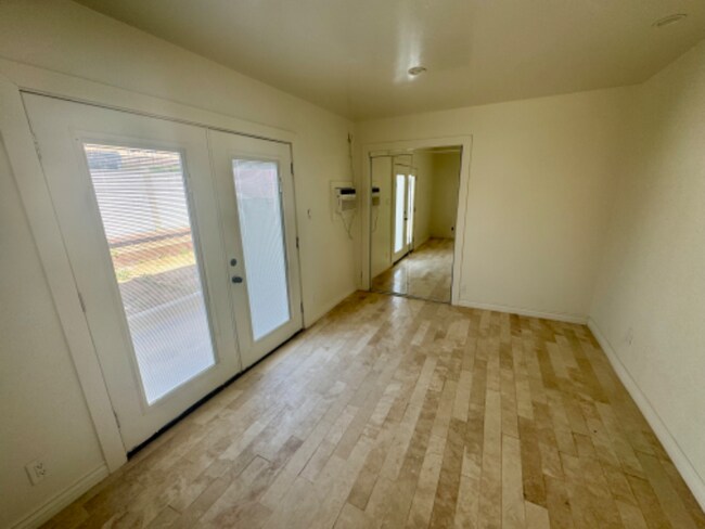 Foto del edificio - 307 N Mission Rd