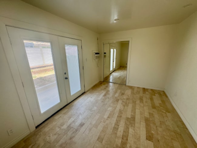 Building Photo - 307 N Mission Rd