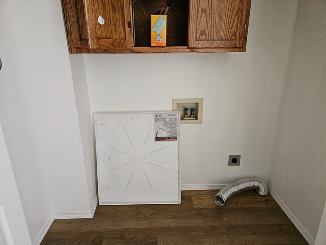 Building Photo - 9611 N Normandie Ln