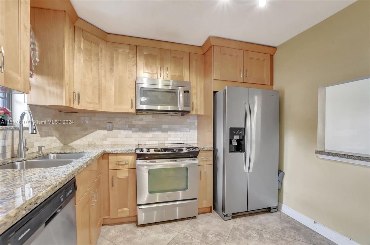 Primary Photo - 9233 SW 8th St