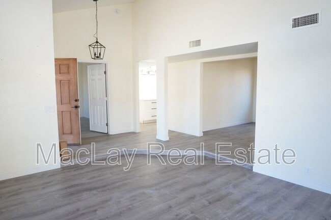 Foto del edificio - 4024 E Hiddenview Dr