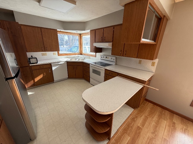 Foto del edificio - 110 N 2nd Ave W