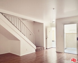 Building Photo - 16037 Vanowen St