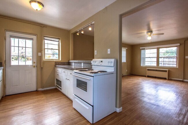 Building Photo - 543 Glenwood