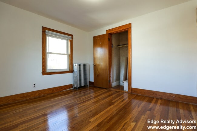 Building Photo - 36 South Crescent Circuit