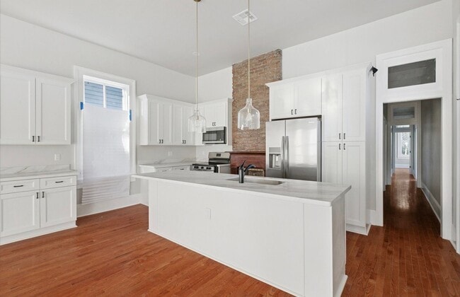 Building Photo - Treme Single