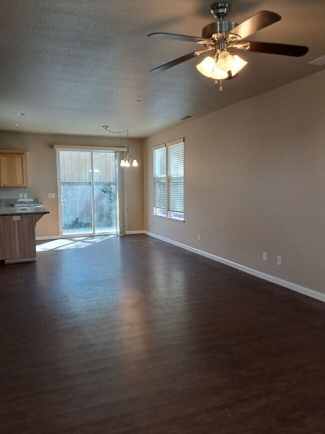 Building Photo - 2204 Estes Rd