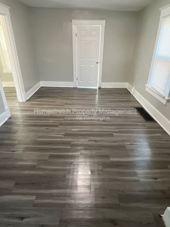 Foto del edificio - 7014 Edison Ave