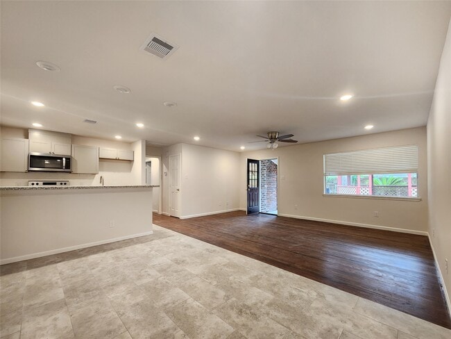 Foto del edificio - 5603 Arboles Dr