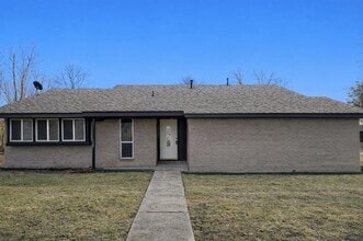 Building Photo - 1302 La Salle Dr