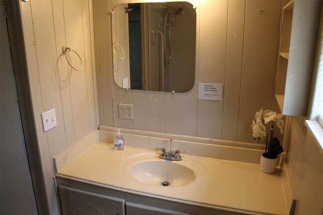 Foto del edificio - 2011 Miller Rd