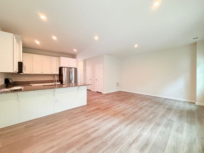 Foto del edificio - Like New Townhome!
