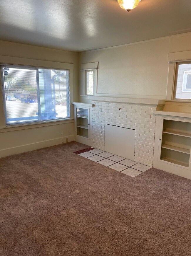 Building Photo - 3-bedroom in Tacoma