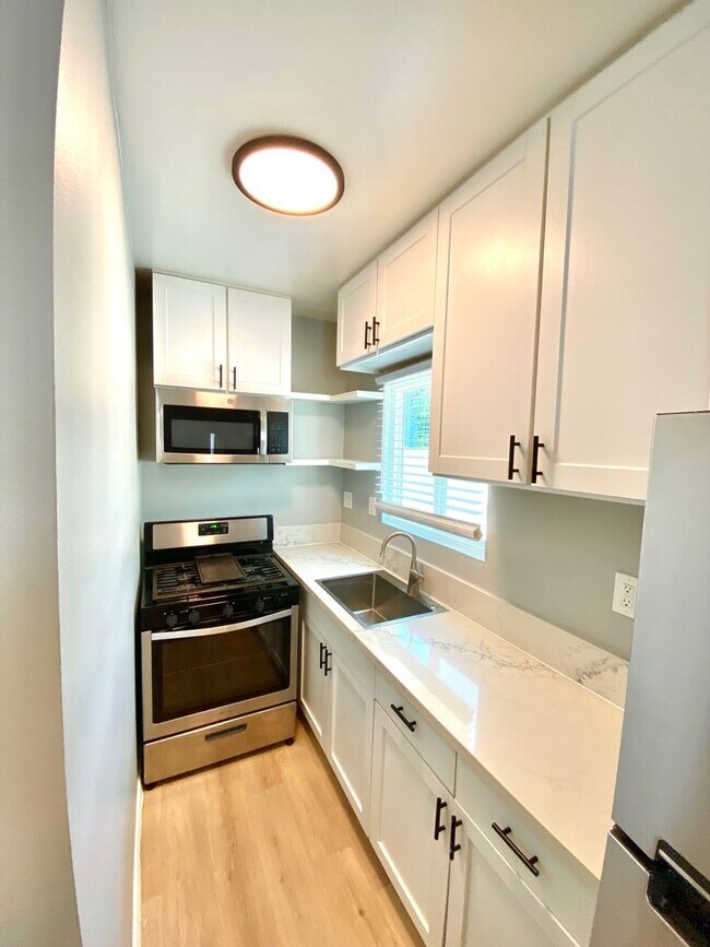 Building Photo - Fallbrook 7945-7947