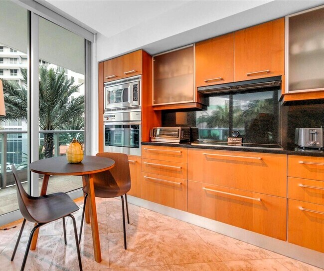 Building Photo - 1331 Brickell Bay Dr
