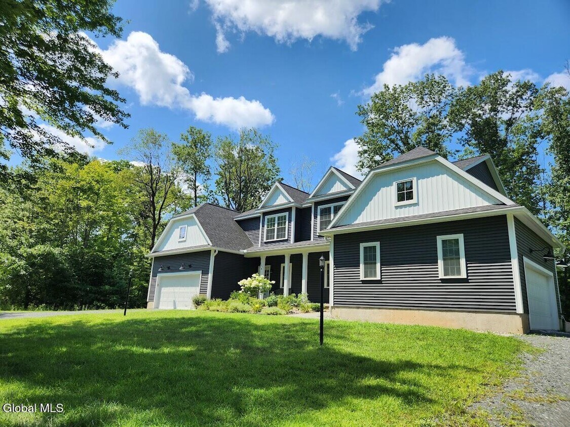 Foto principal - 123 Eastline Rd