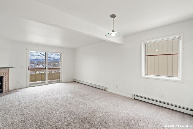 Building Photo - 2 Bed/ 2 Bath / Garage - Anchorage Condo!