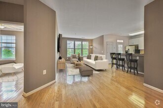 Building Photo - 130 Chevy Chase St