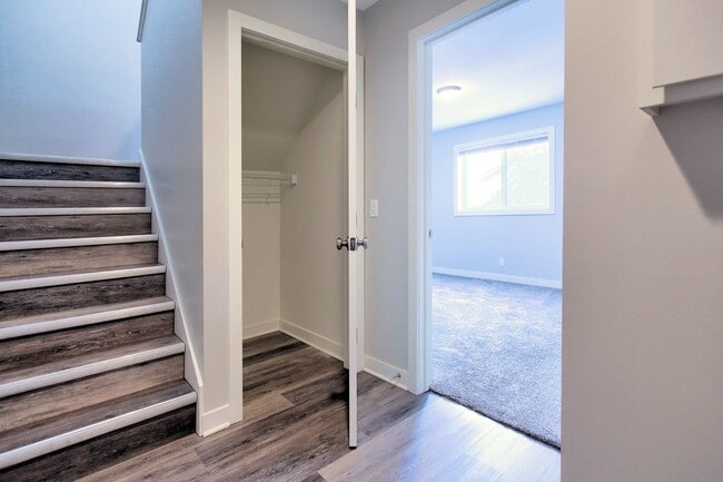 Building Photo - Spacious 2 Bed/2 Bath Condo in Prime Location