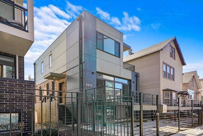 Building Photo - 2915 W Lyndale St