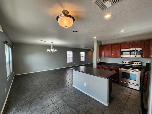 Building Photo - 40443 W Helen Ct