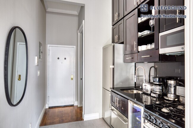 Foto del edificio - 273 W 10th St