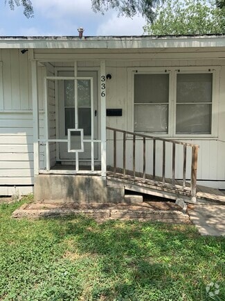 Building Photo - 336 S Chiltipin St