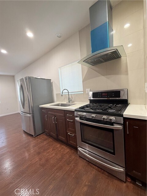 Foto del edificio - 3718 Earle Ave