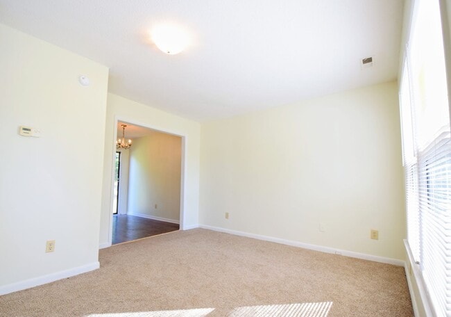 Foto del edificio - Abbey Lane-50% off first full month rent.