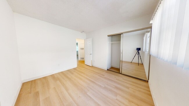 Interior Photo - 13827 LA