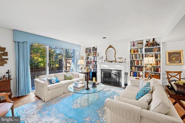 Foto del edificio - 42 Bouton Green Ct