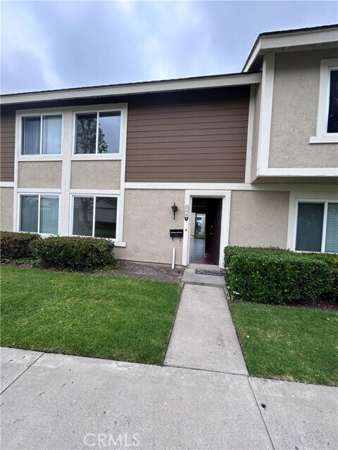 Primary Photo - 250 Carriage Dr