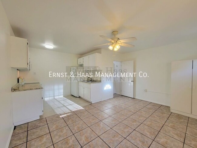 Building Photo - 1039 E Ridgewood St