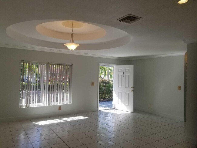 Building Photo - 6136 Plains Dr