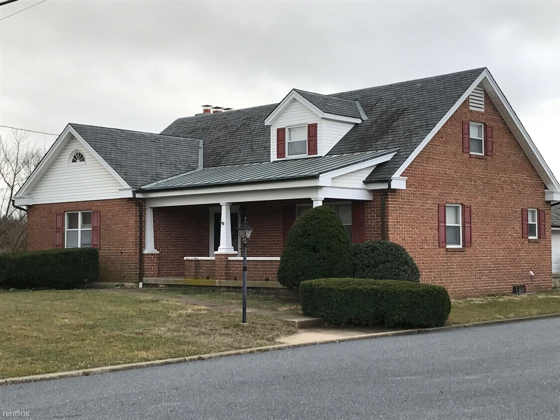 Primary Photo - 3 br, 2.5 bath House - 1930 Harrisburg Ave