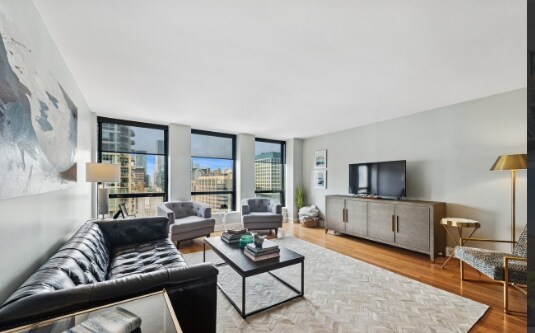 Foto del edificio - 260 E Chestnut St