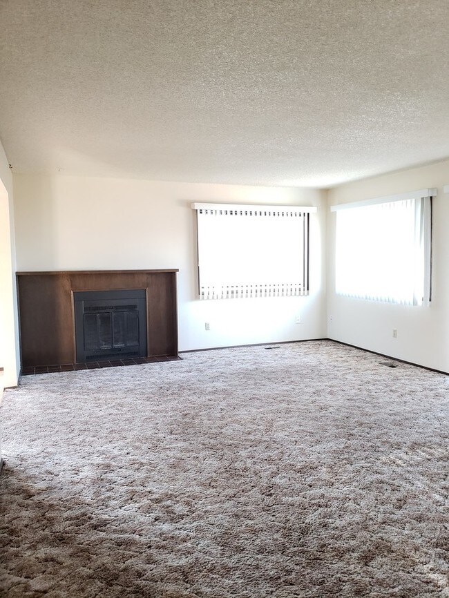 Building Photo - 1409 Vineyard Dr