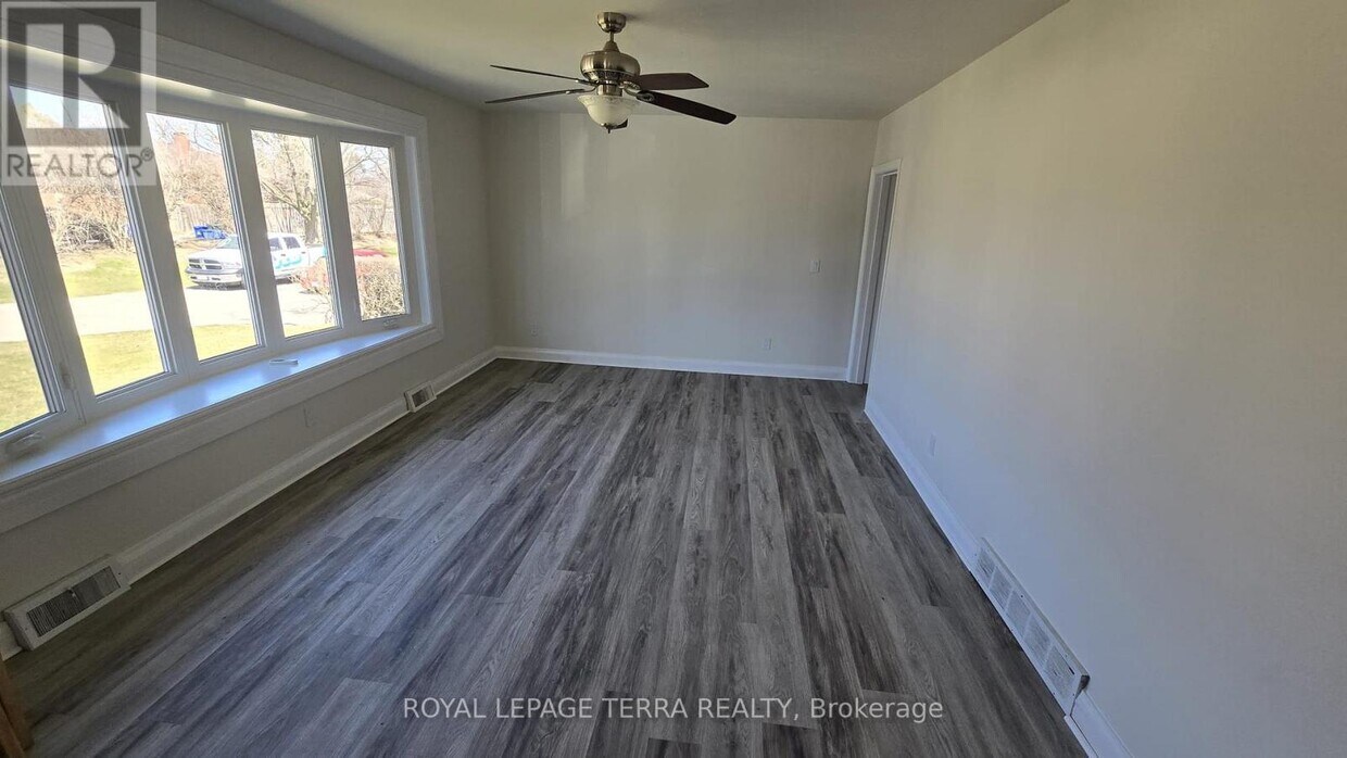 Photo principale - 779 Whitman Crescent