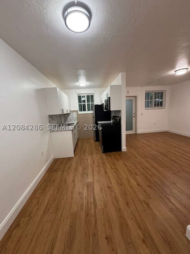 Foto del edificio - 160 NE 55th St