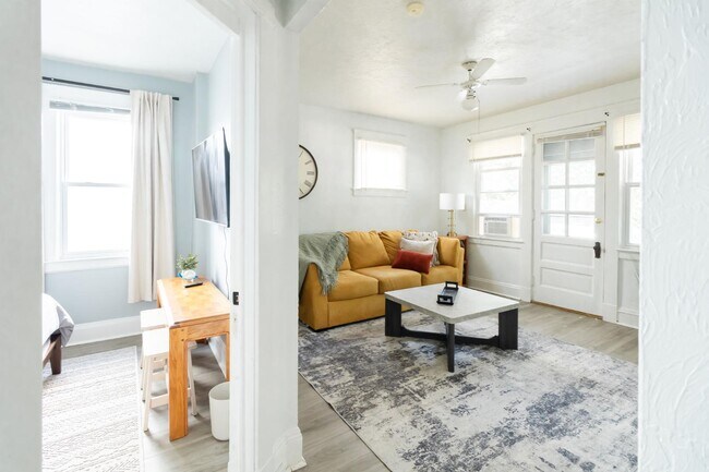 Foto del edificio - 2240 Murray Hill Rd