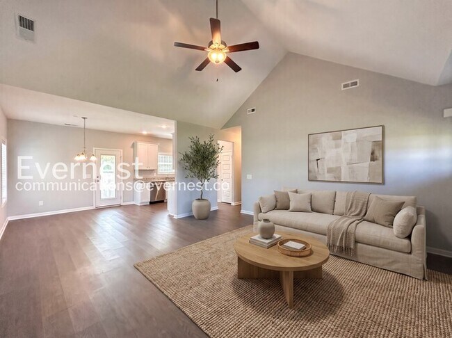 Building Photo - Limited Time Special Offer / 3 Bed, 2 Bath Home with Garage / Pet-Friendly / Vouchers Accepted / ...