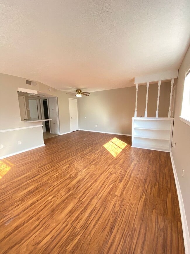 Foto del edificio - Spacious 1 BED 1 BATH