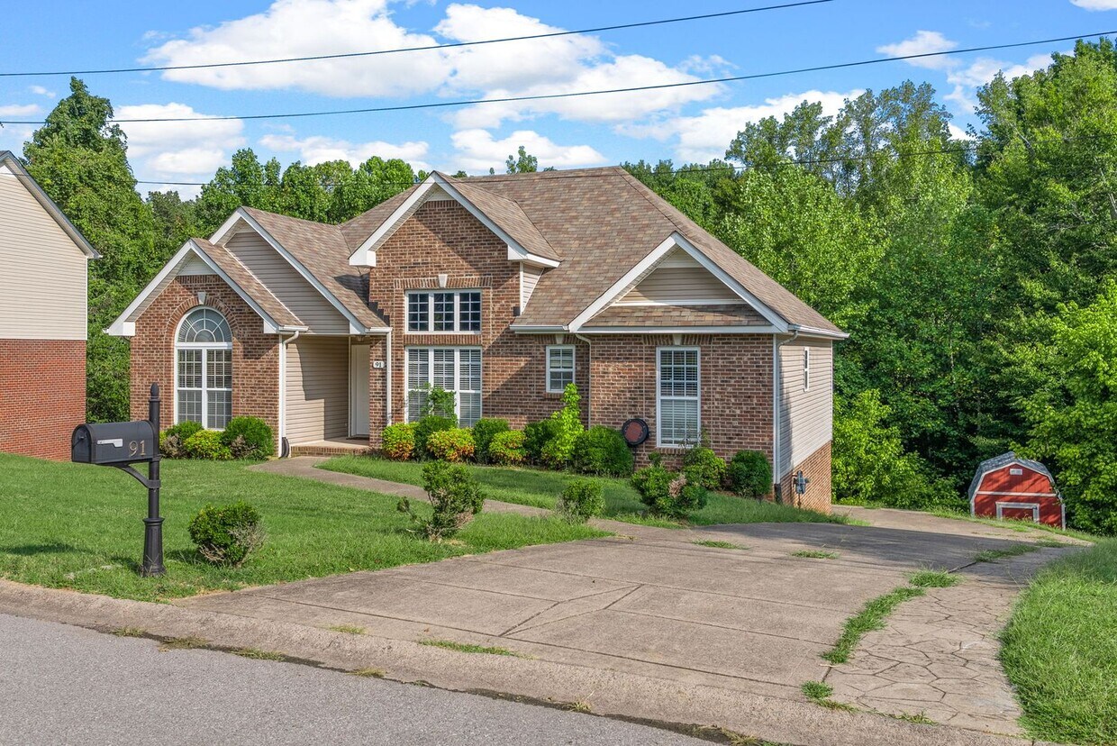 Primary Photo - 4 Bedroom Pet Friendly Home For Rent With ...