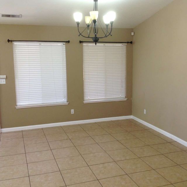 Foto del edificio - House For Rent in Ceres