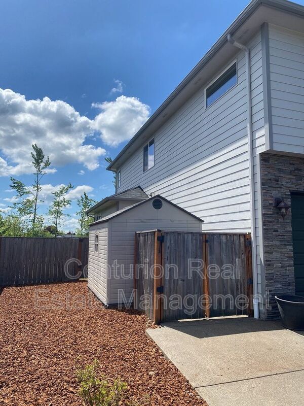 Building Photo - 9766 Willamette St