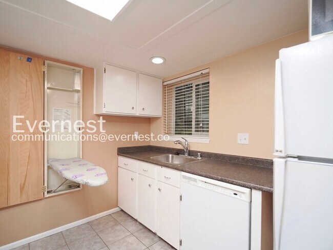 Foto del edificio - 9398 Woodinville Redmond Rd NE